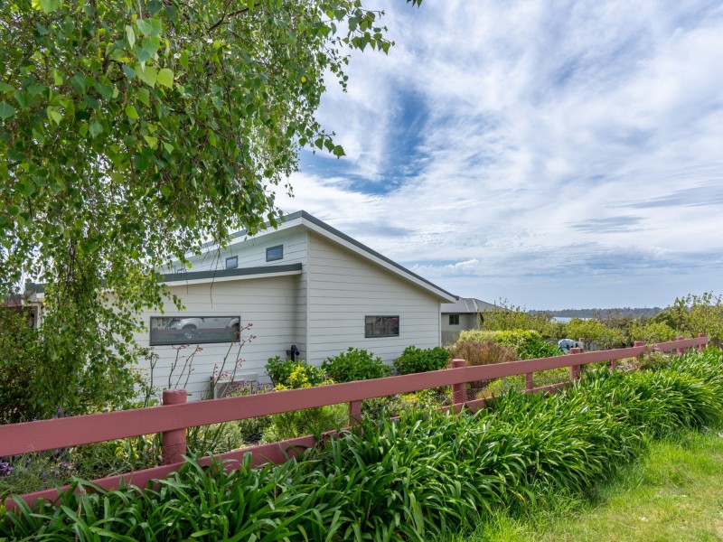 16 Bayvista Rise, St Helens TAS 7216