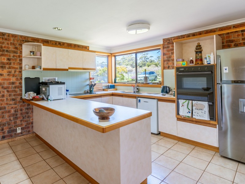 16 Pacific Drive, Binalong Bay TAS 7216