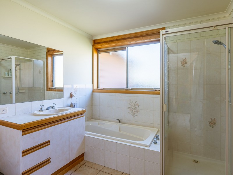 16 Pacific Drive, Binalong Bay TAS 7216