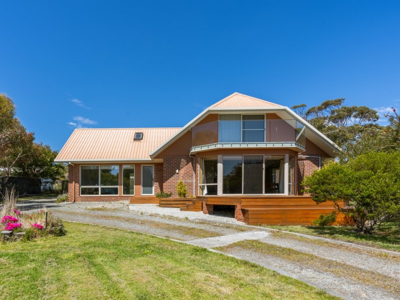 16 Pacific Drive, Binalong Bay TAS 7216