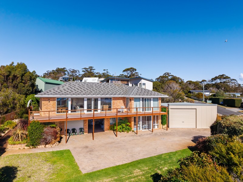 94 Main Road, Binalong Bay TAS 7216
