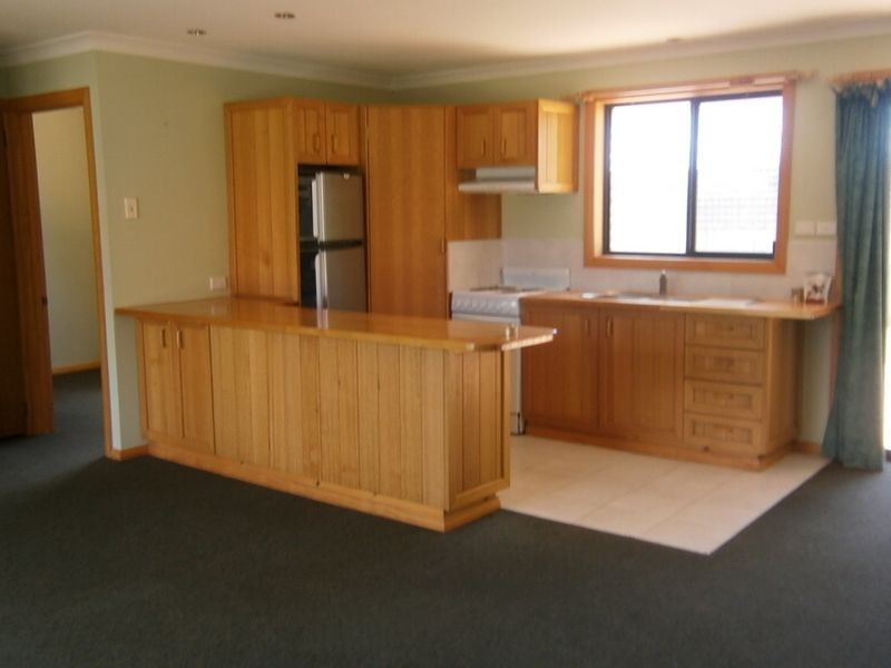 2/74 Medea Cove Esplanade, St Helens TAS 7216