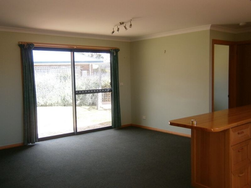 2/74 Medea Cove Esplanade, St Helens TAS 7216