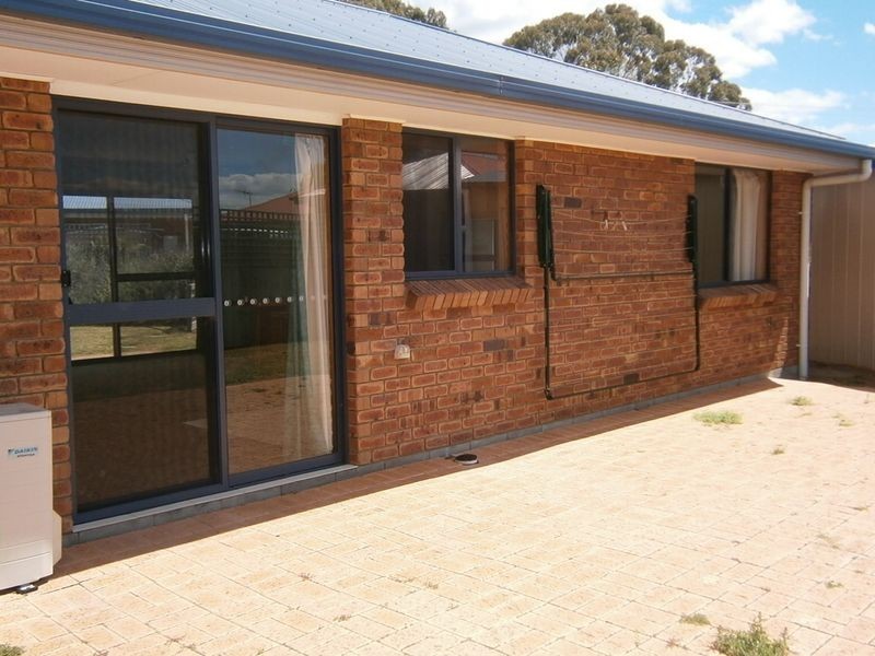 2/74 Medea Cove Esplanade, St Helens TAS 7216