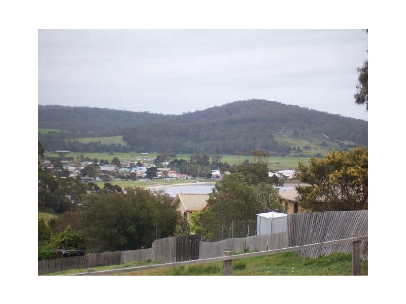 15 Erythos Grove, St Helens TAS 7216