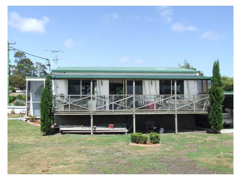 32 Tasman Highway, St Helens TAS 7216