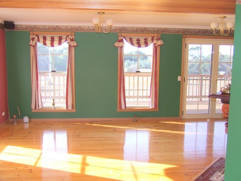 16 Belair Crescent, Beaumaris TAS 7215