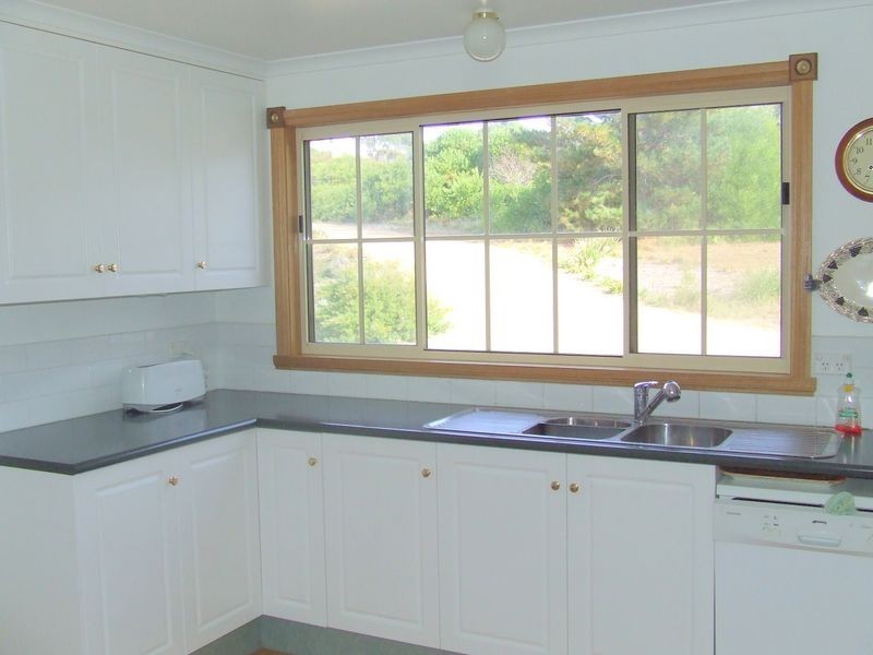 16 Belair Crescent, Beaumaris TAS 7215