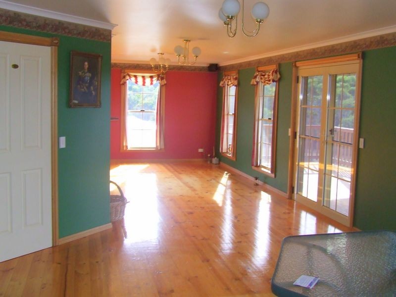 16 Belair Crescent, Beaumaris TAS 7215