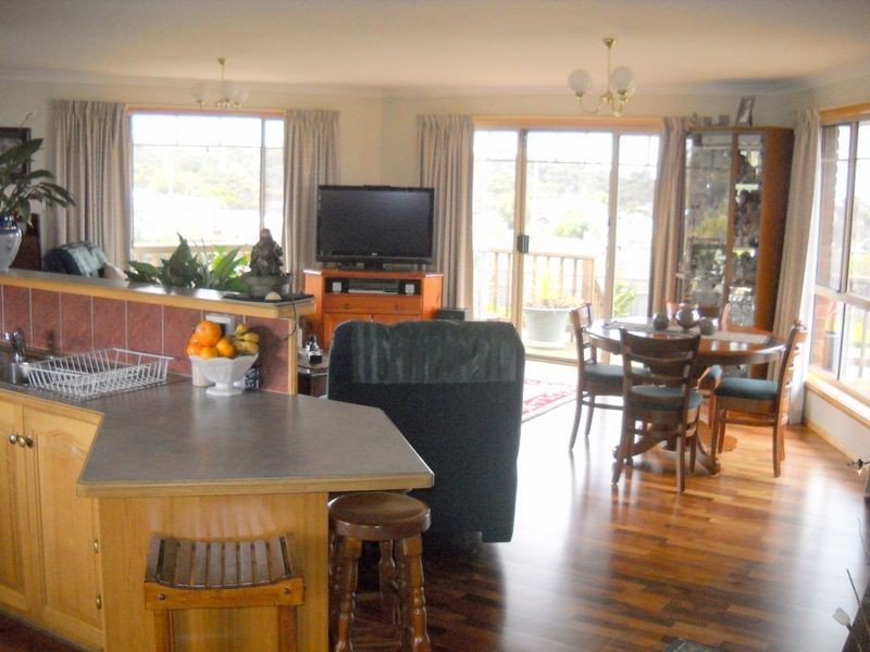 32 Seaview Avenue, Beaumaris TAS 7215