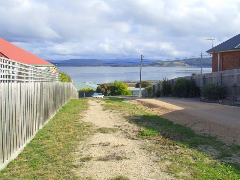 9 Kiama Parade, Akaroa TAS 7216