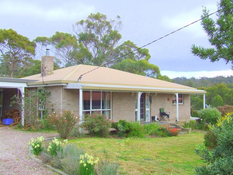 8 Cray Court, Binalong Bay TAS 7216