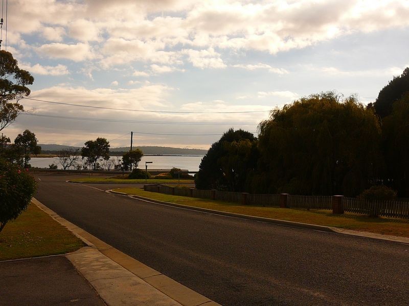 2/2 Doric Grove, St Helens TAS 7216