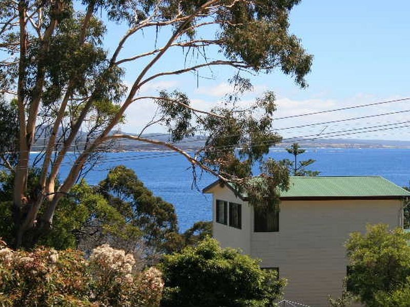 2 Highcrest Avenue, Binalong Bay TAS 7216