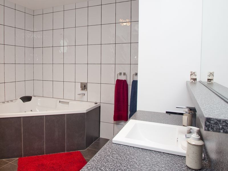 16A Seatons Cove Road, Binalong Bay TAS 7216