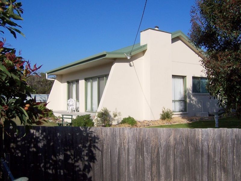 126 Main Road, Binalong Bay TAS 7216