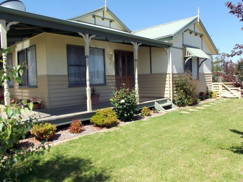 9 Heather Place, St Helens TAS 7216