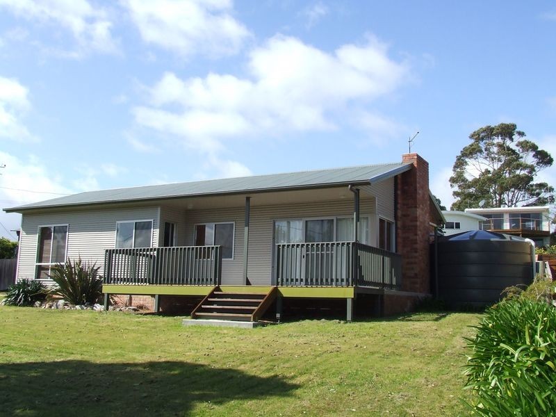 2 Highcrest Avenue, Binalong Bay TAS 7216