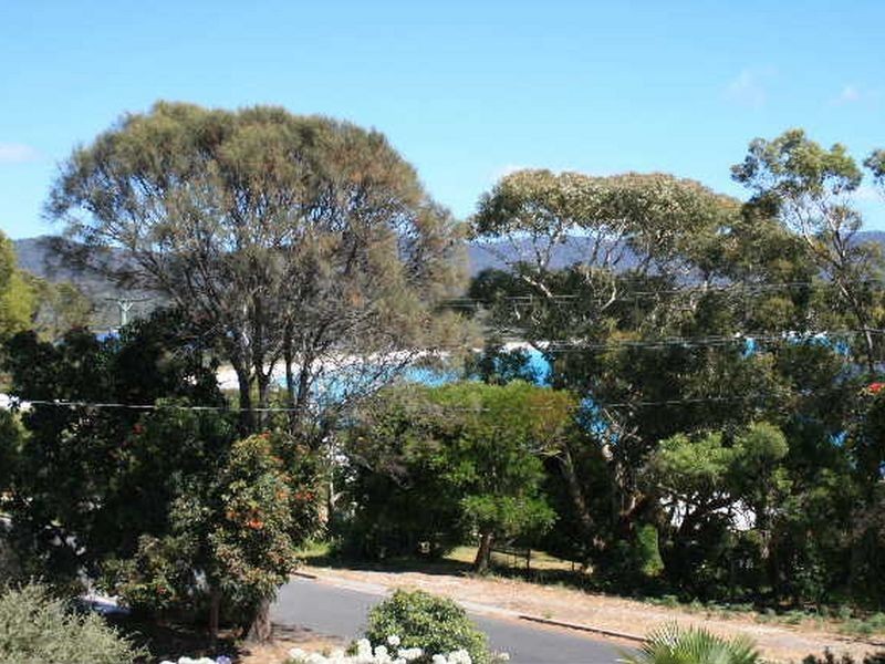2 Highcrest Avenue, Binalong Bay TAS 7216