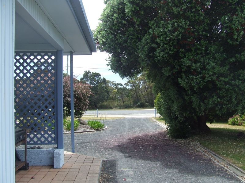 128 Main Road, Binalong Bay TAS 7216