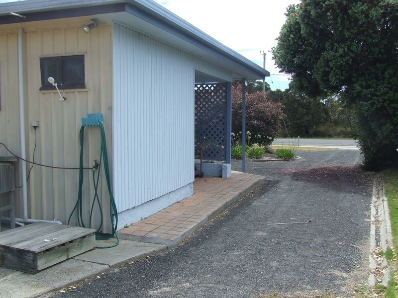 128 Main Road, Binalong Bay TAS 7216