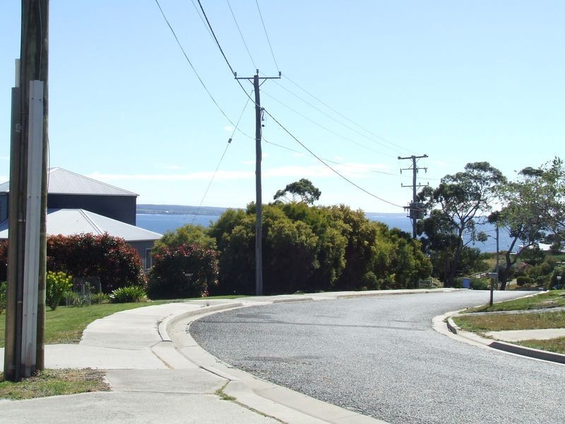 35 Coffey Drive, Binalong Bay TAS 7216