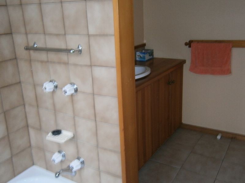 8 Cray Court, Binalong Bay TAS 7216