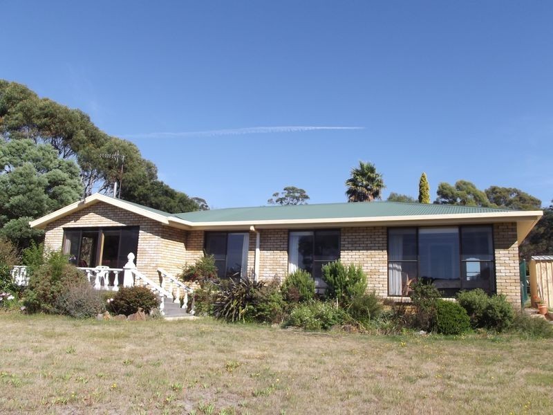 8 Nicks Close, Binalong Bay TAS 7216