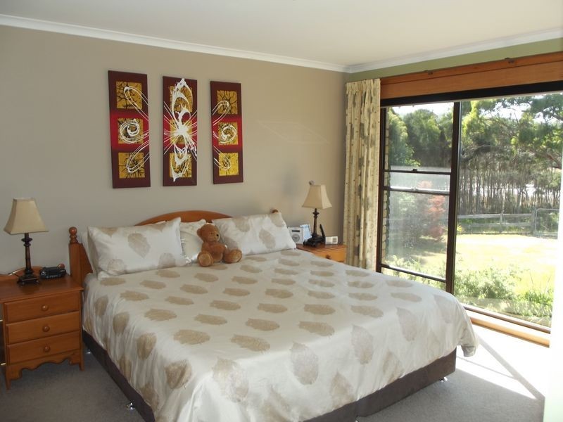 8 Nicks Close, Binalong Bay TAS 7216