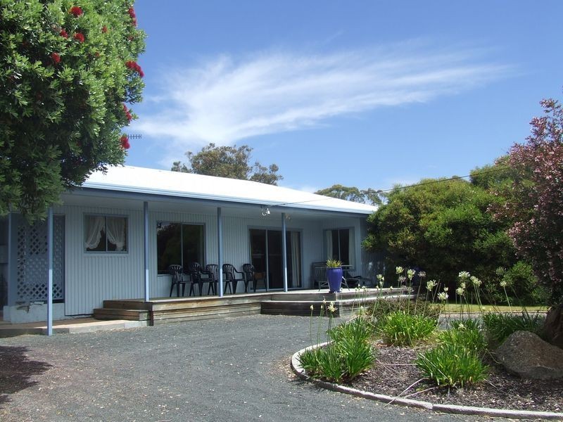 128 Main Road, Binalong Bay TAS 7216