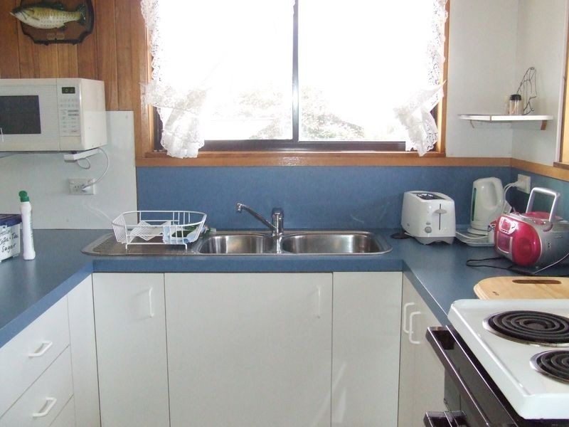128 Main Road, Binalong Bay TAS 7216