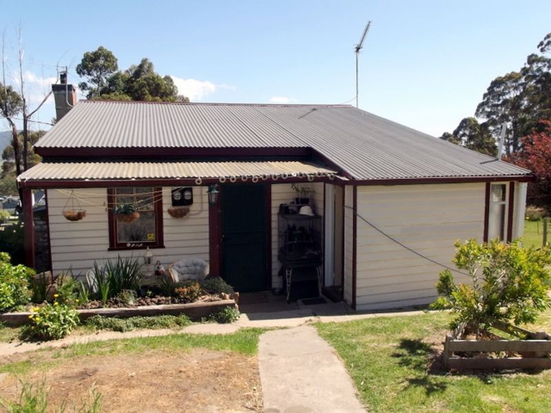 21 Lennox Street, Cornwall TAS 7215
