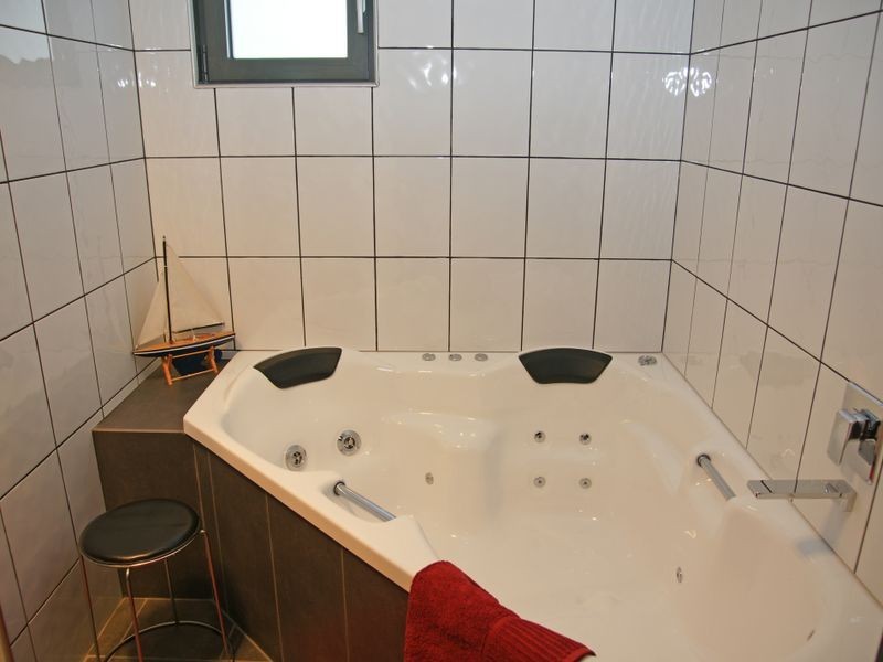 16A Seaton Cove Road, Binalong Bay TAS 7216