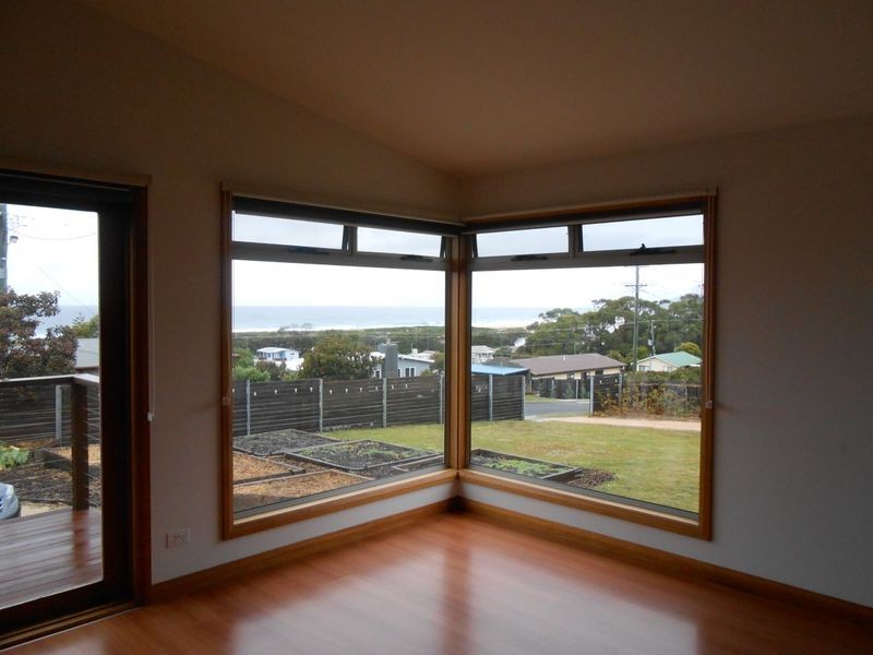 11 Targett Street, Scamander TAS 7215