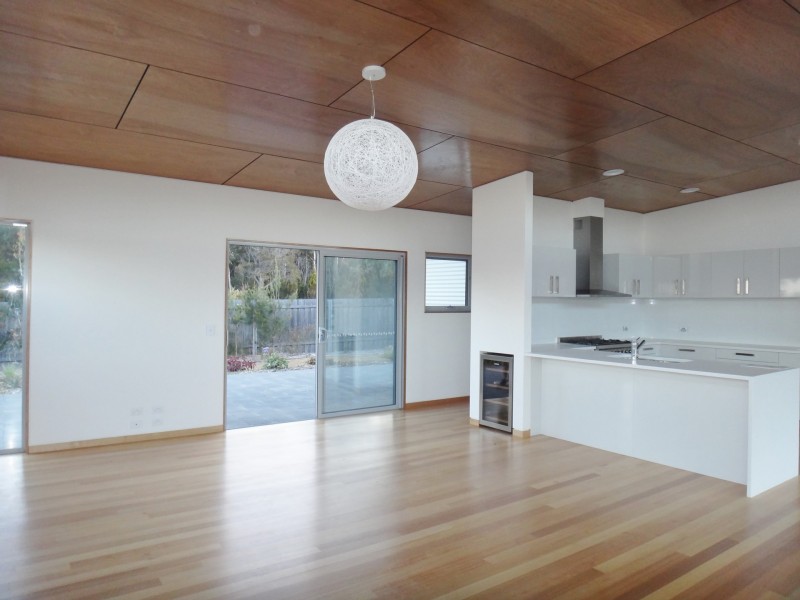 Unit 1/1 Oberon Place, Scamander TAS 7215