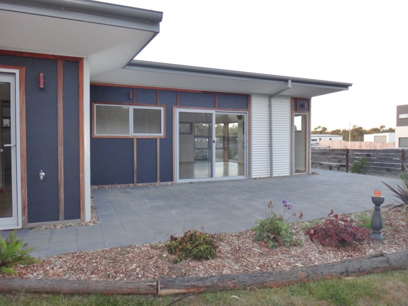 Unit 1/1 Oberon Place, Scamander TAS 7215