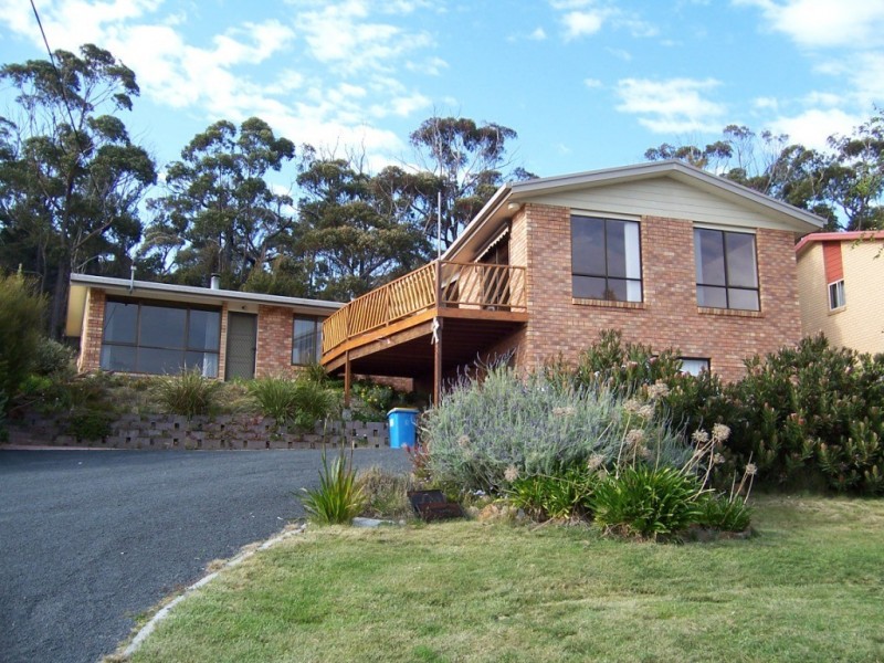 186 Main Road, Binalong Bay TAS 7216