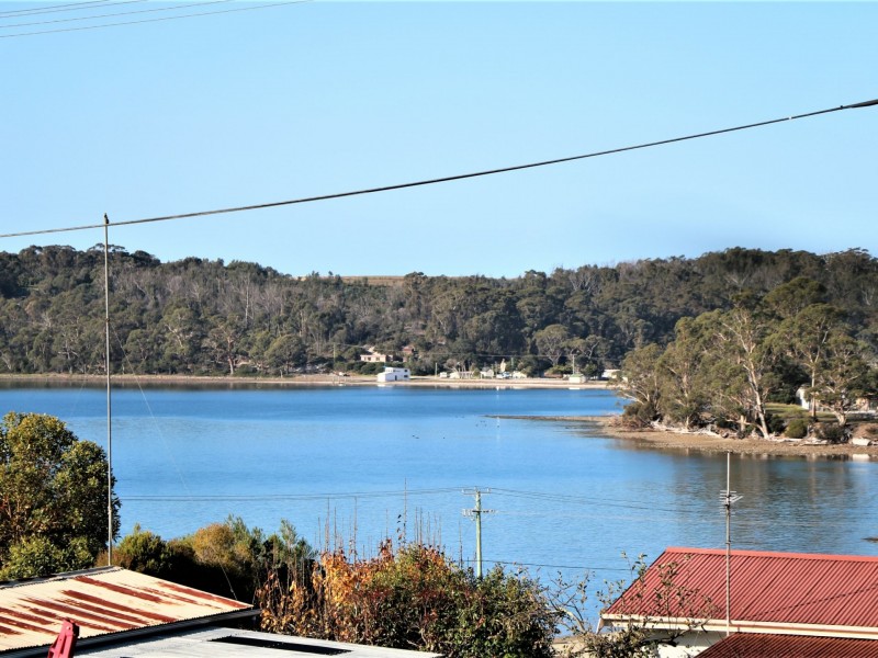 9 Halcyon Grove, St Helens TAS 7216
