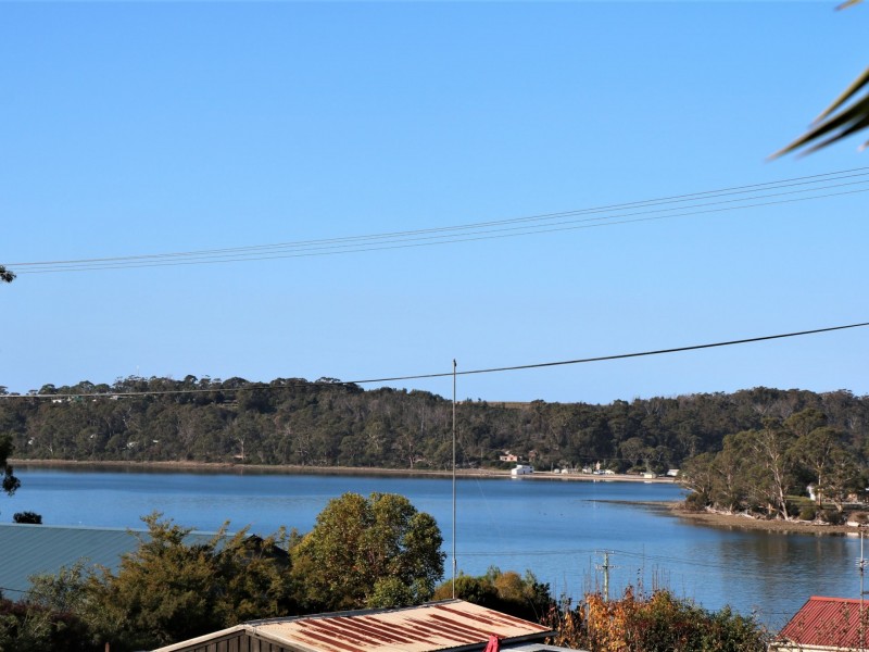 9 Halcyon Grove, St Helens TAS 7216