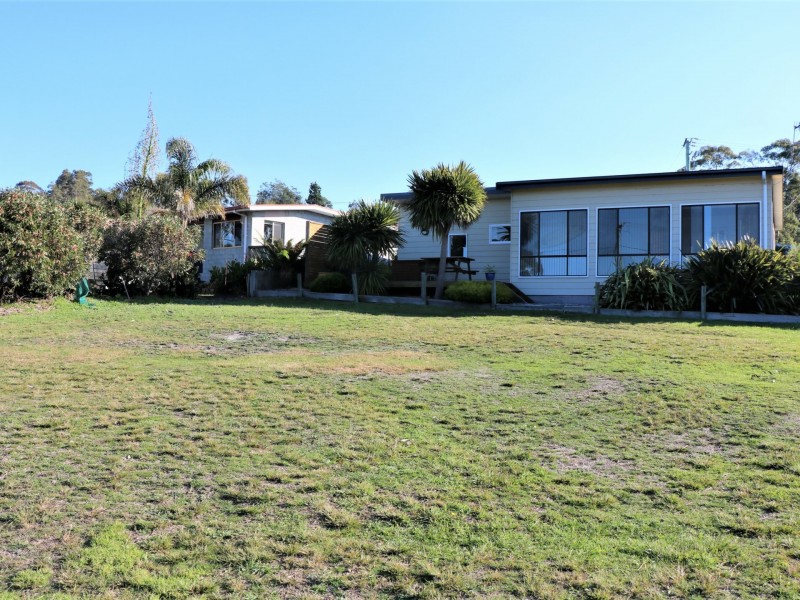 9 Halcyon Grove, St Helens TAS 7216