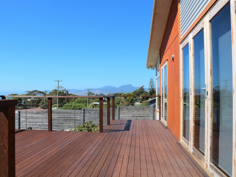 11 Targett Street, Scamander TAS 7215