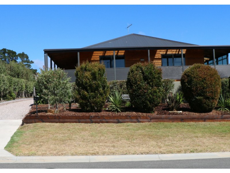 10 Bayvista Rise, St Helens TAS 7216