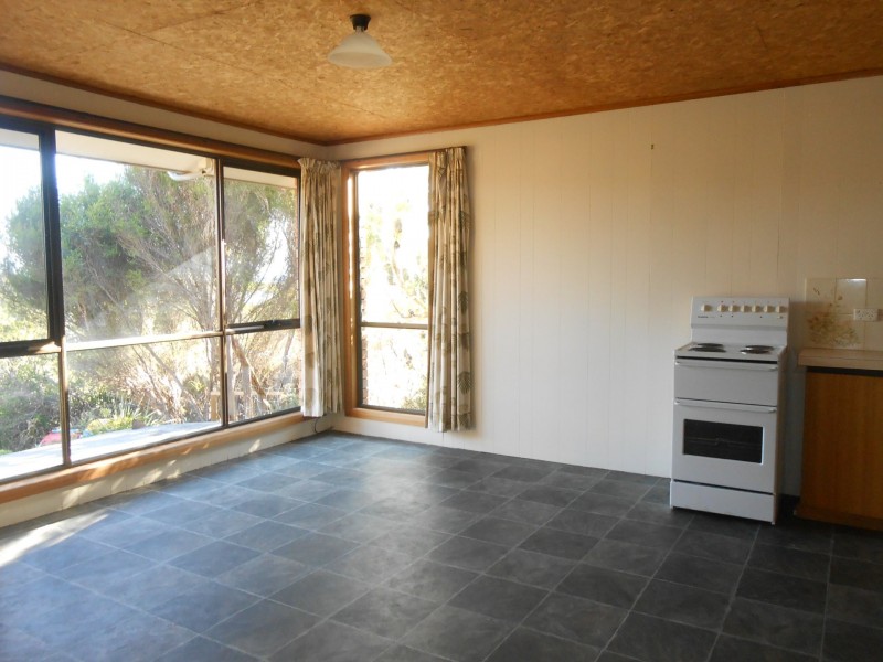 186 Main Road, Binalong Bay TAS 7216
