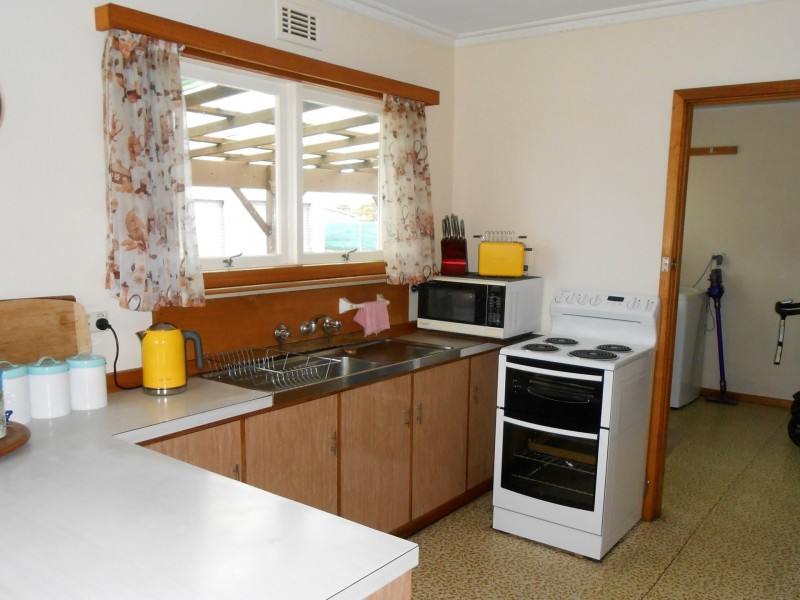 28 Medeas Cove Esplanade, St Helens TAS 7216