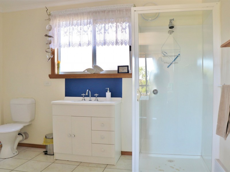 1 Fletchers Court, Binalong Bay TAS 7216
