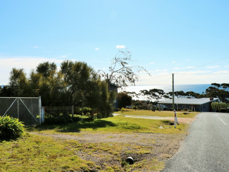 5 Hilltop Drive, Binalong Bay TAS 7216