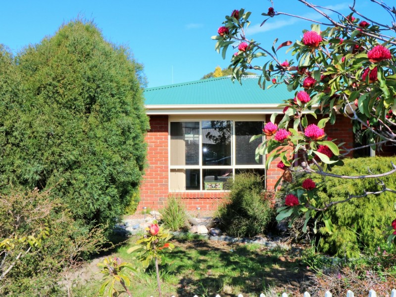 Unit 1/1 Heather Place, St Helens TAS 7216