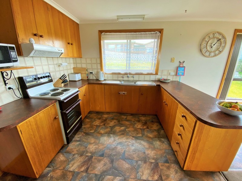 16 Erythos Grove, St Helens TAS 7216