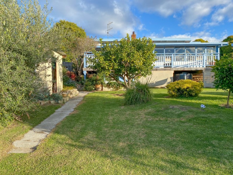7 Cray Court, Binalong Bay TAS 7216