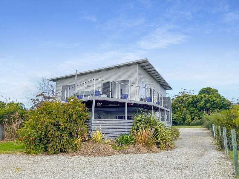 9 Barnett Close, Binalong Bay TAS 7216